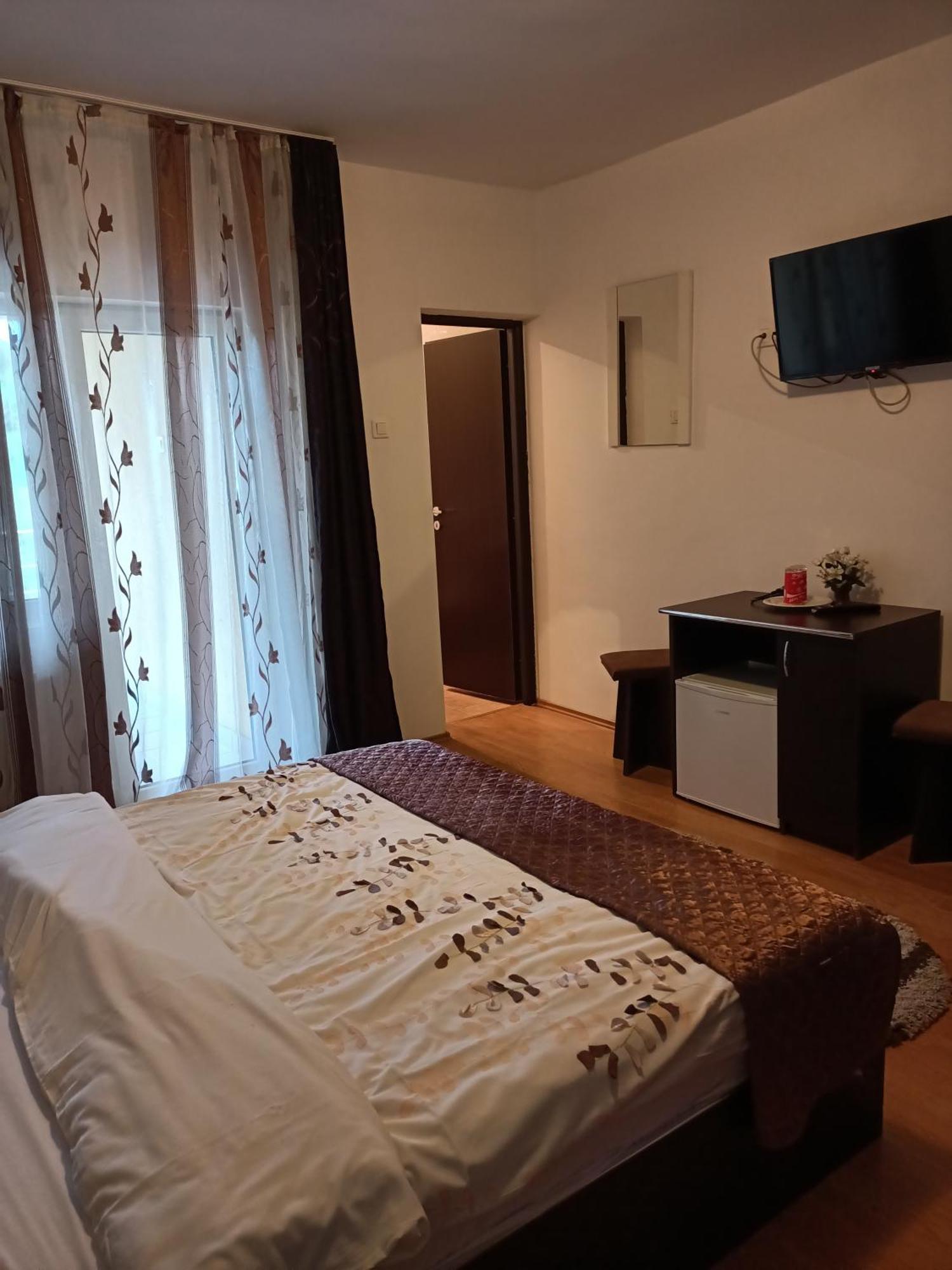 Pensiunea Lari 拜勒乌努麦 外观 照片
